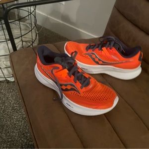 Brand new Saucony women’s ride size 8